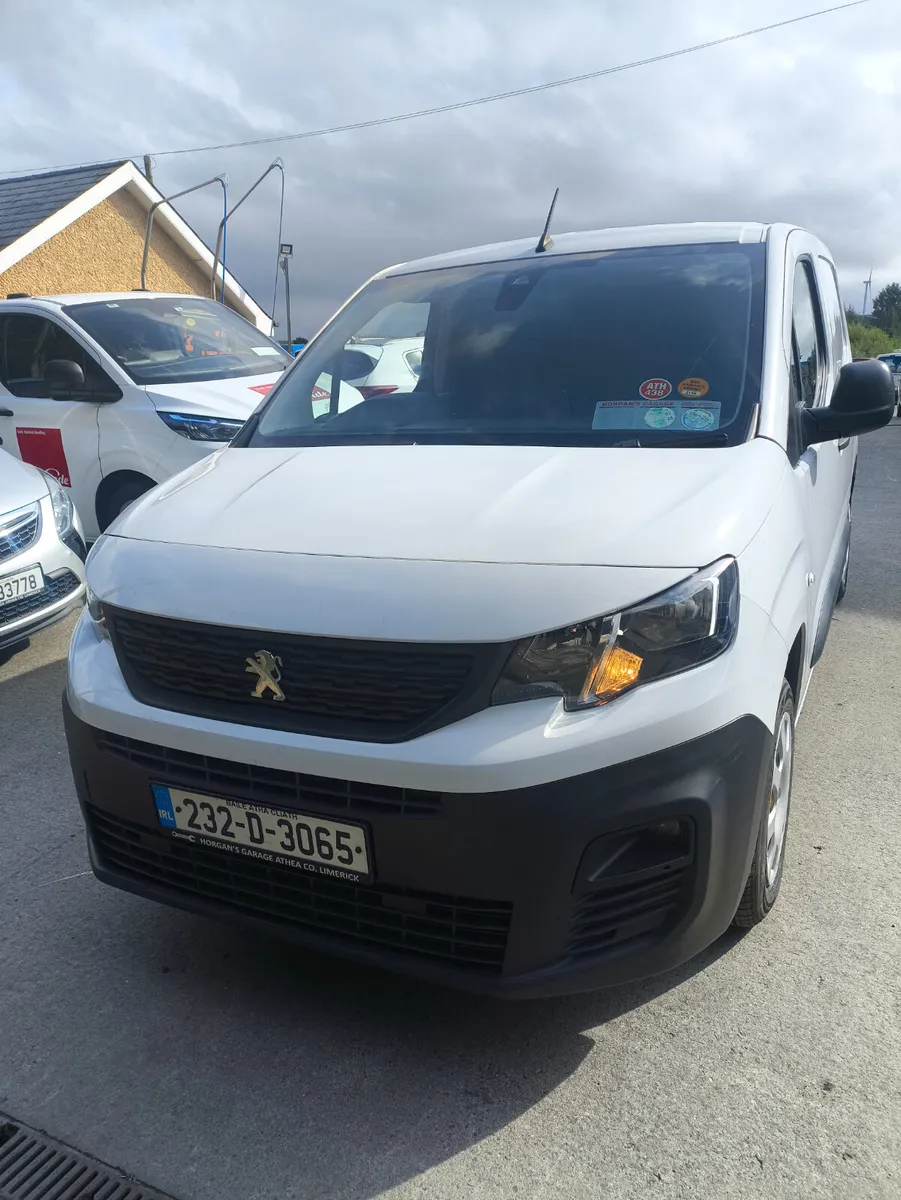 Peugeot Partner 2023 professional plus - Image 3