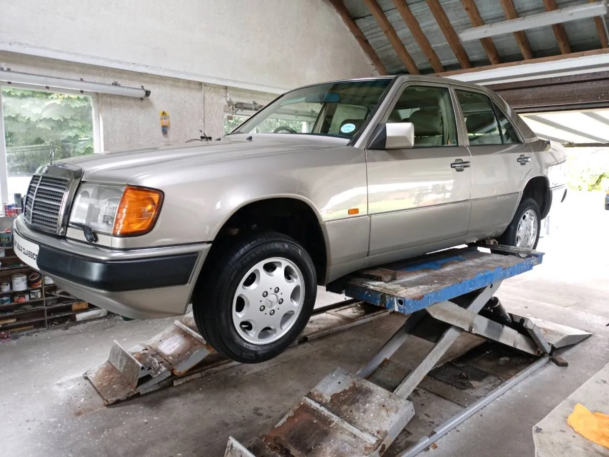 Mercedes Benz 300. - Image 1