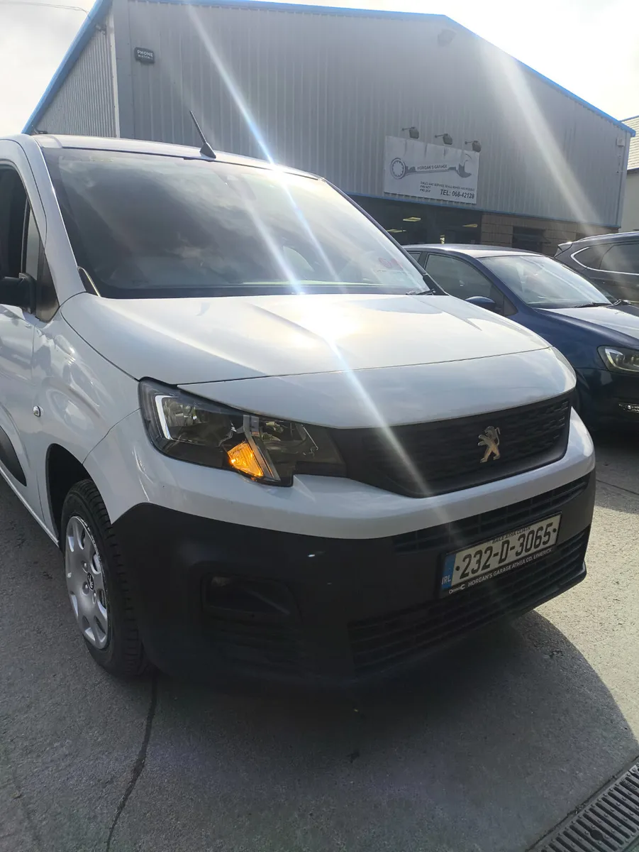 Peugeot Partner 2023 professional plus - Image 4