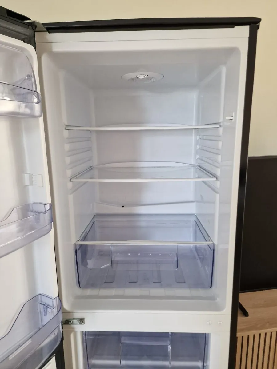 Whirlpool Fridge Freezer black - Image 2