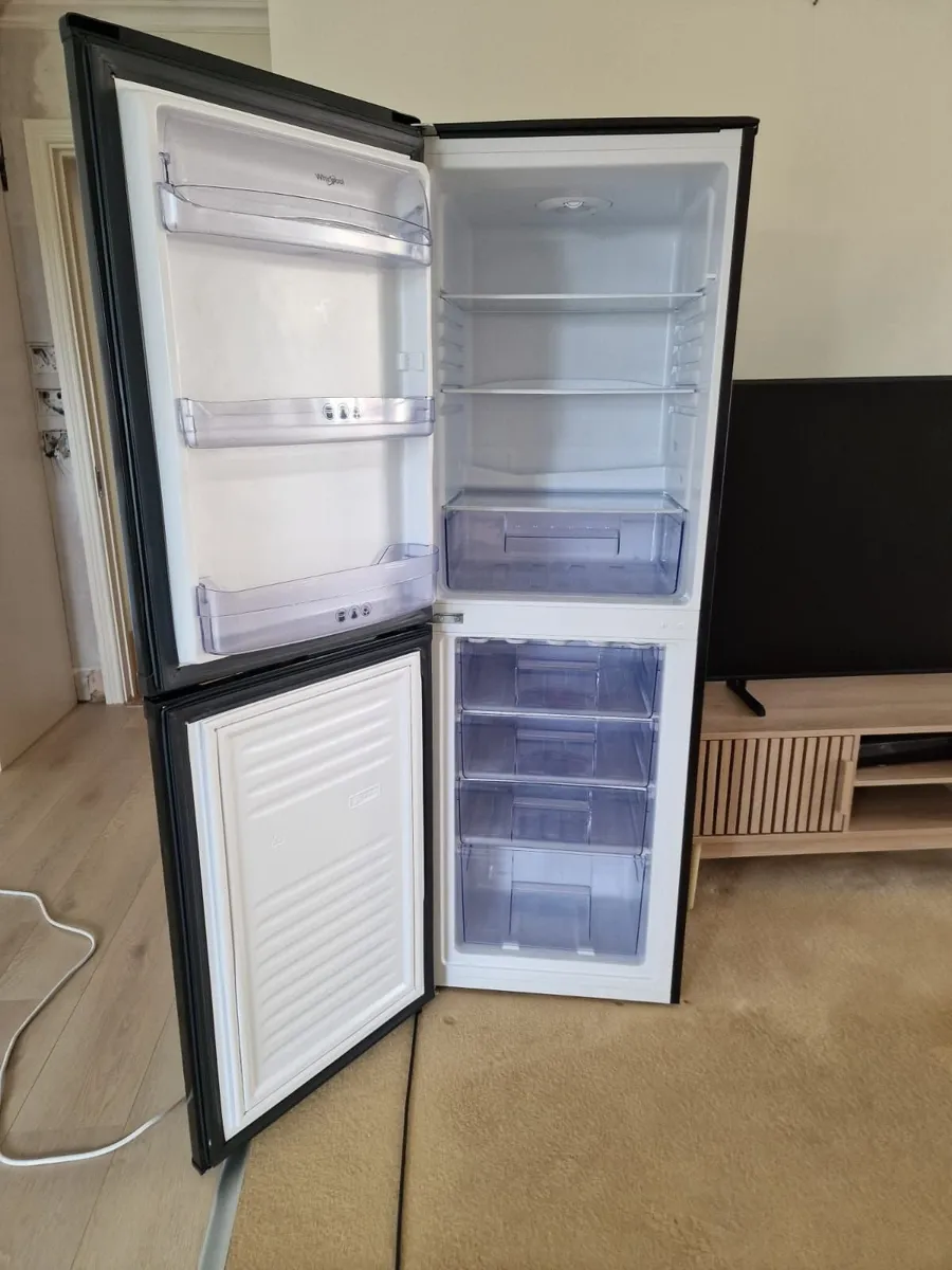 Whirlpool Fridge Freezer black - Image 4