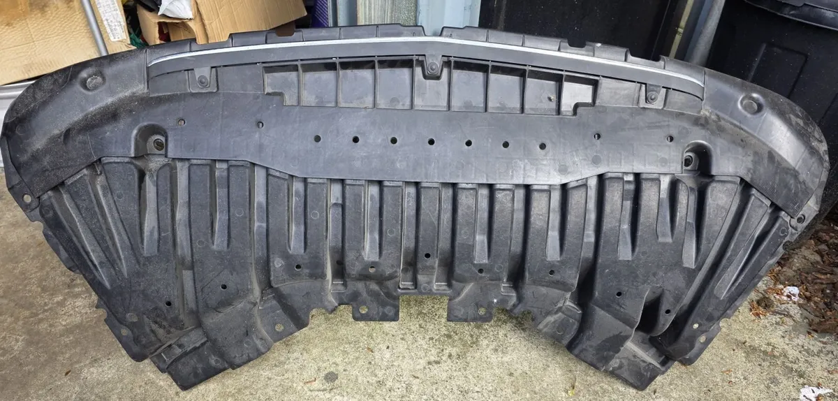Mercedes Parts - Image 1