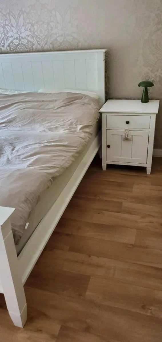 Double bed, with mattress and lockers - Image 3
