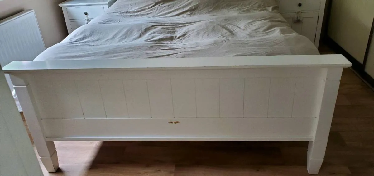 Double bed, with mattress and lockers - Image 4