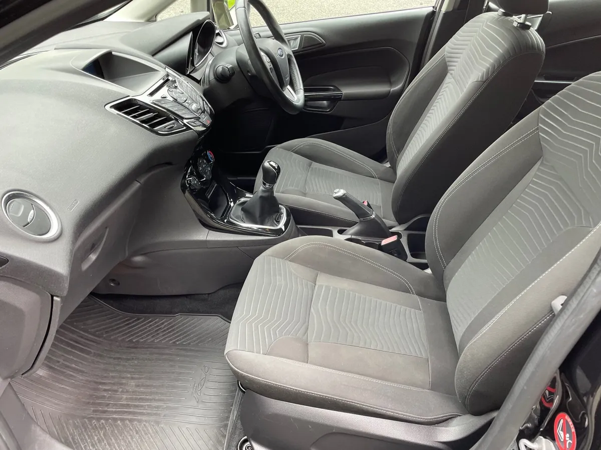 2015 Ford Fiesta 1.5 TDCi Zetec. £20 Tax - Image 4
