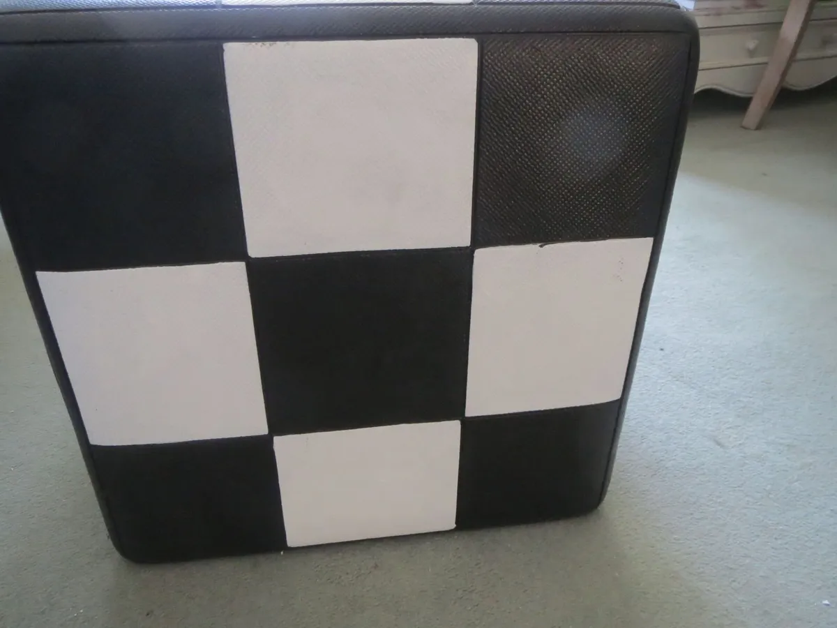 Harlequin checkered black white stool table - Image 4