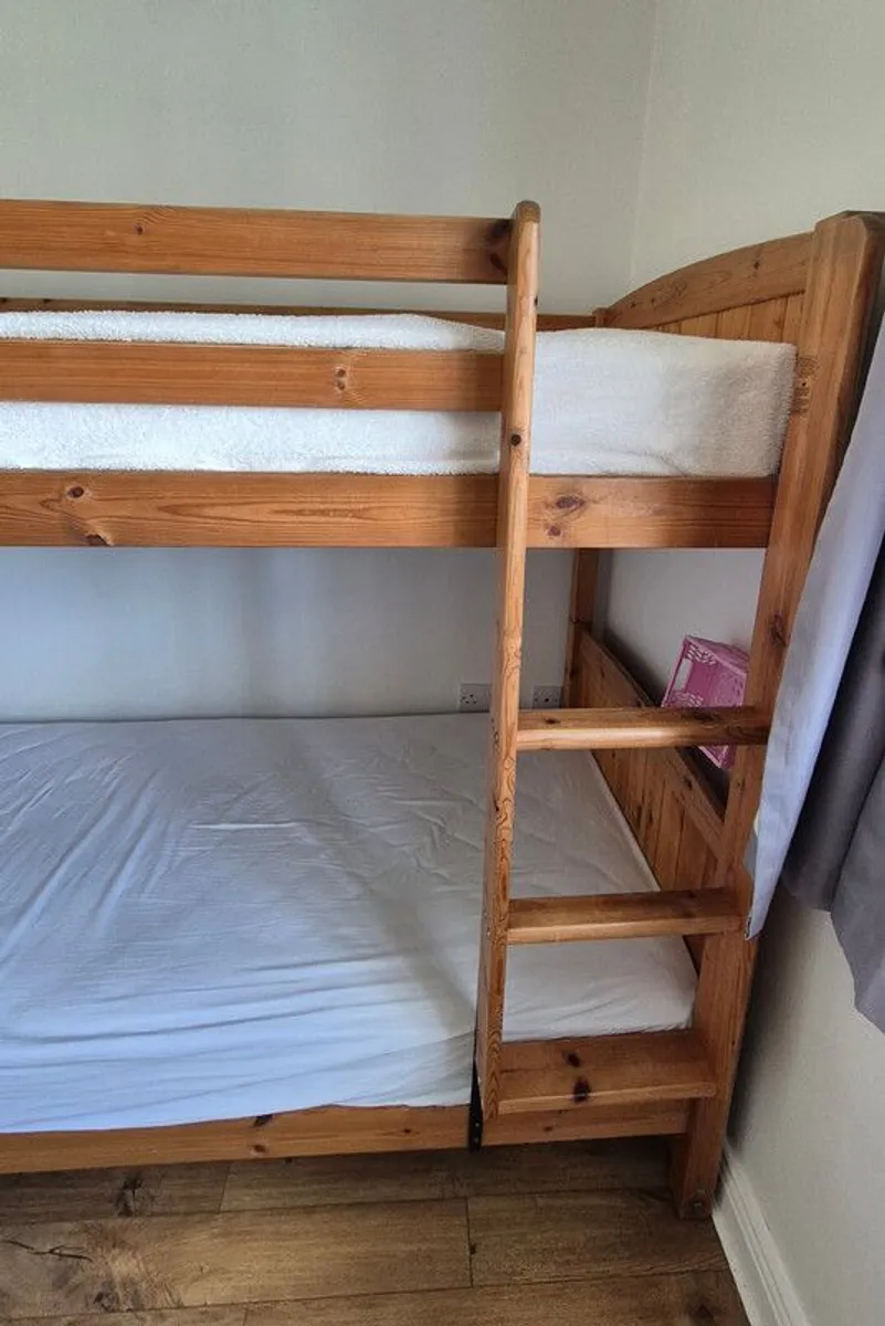 Wooden bunk bed - Image 2