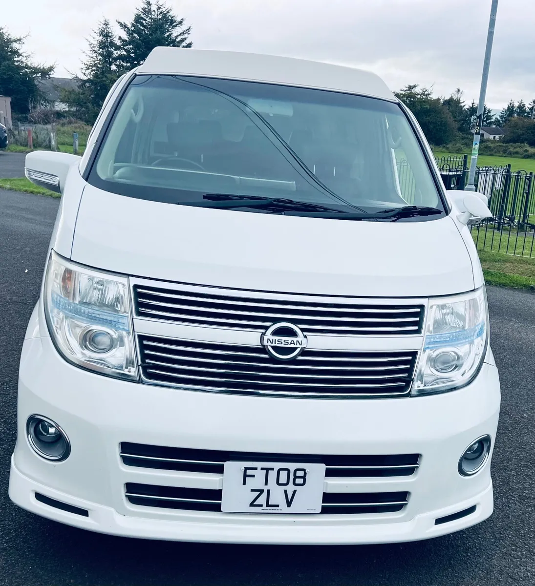 Campervan : Nissan Elgrand E51 Highway Star Pop-To - Image 2