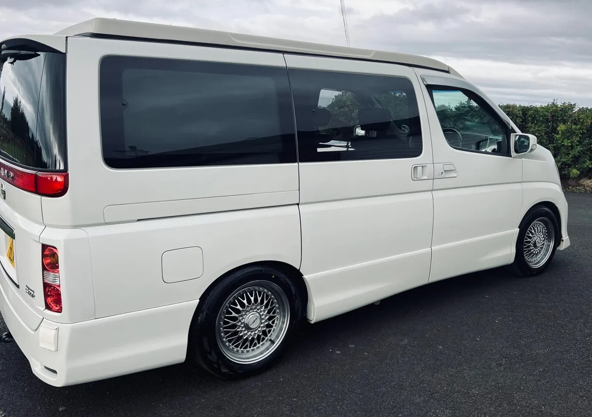 Campervan : Nissan Elgrand E51 Highway Star Pop-To - Image 4