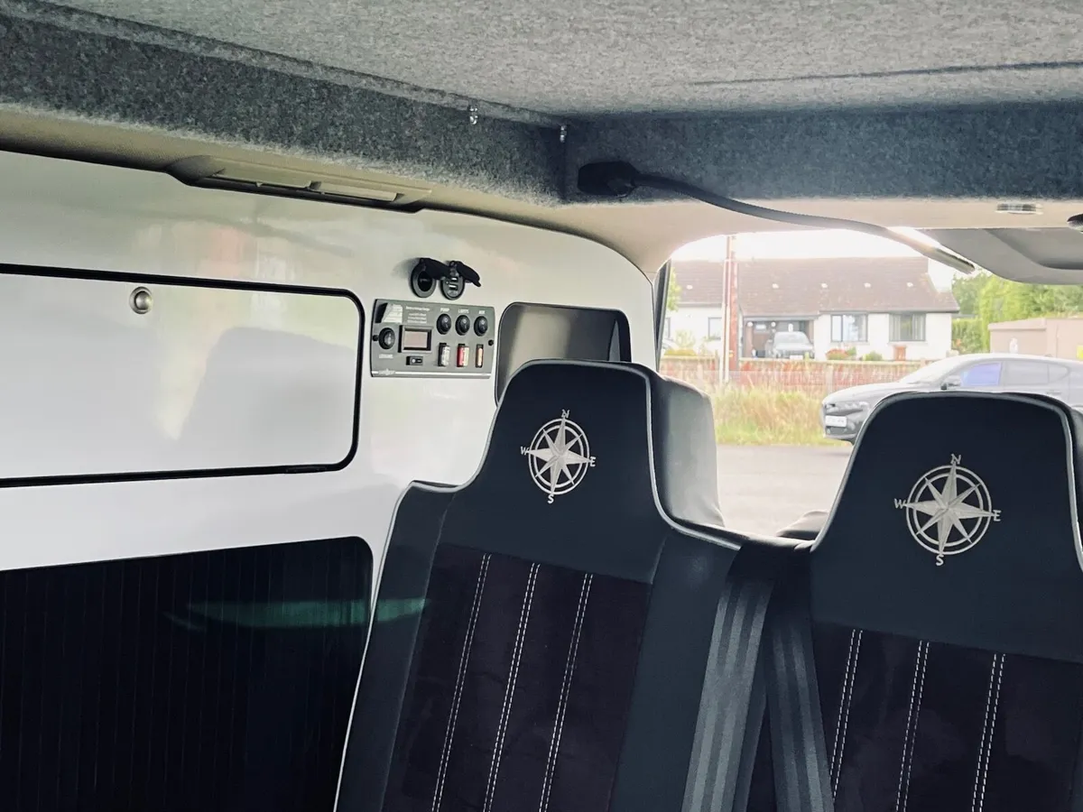 Campervan : Nissan Elgrand E51 Highway Star Pop-To - Image 4