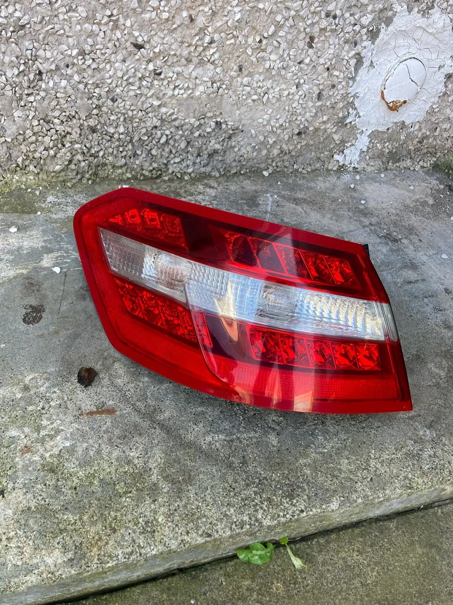 2009-2013 Mercedes-Benz E-Class Taillights (W212) - Image 3
