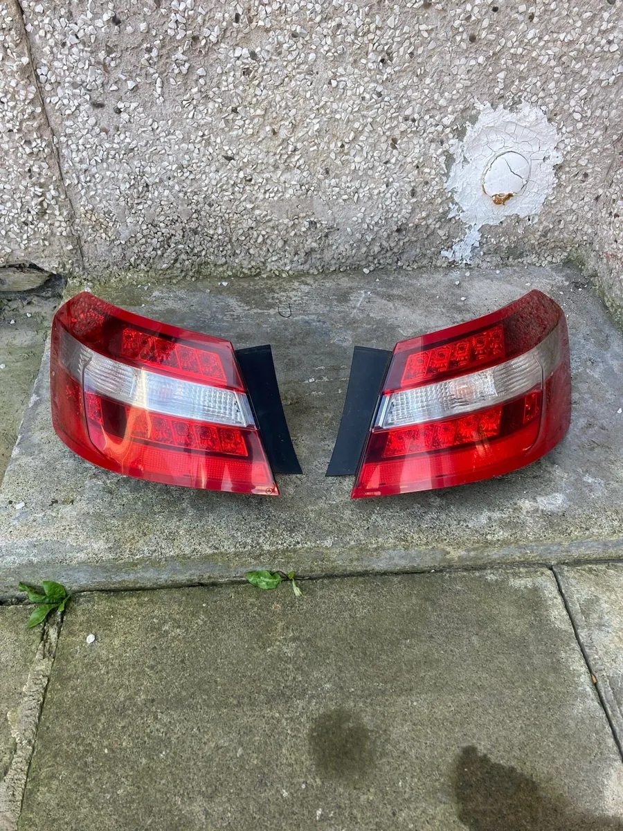 2009-2013 Mercedes-Benz E-Class Taillights (W212) - Image 1