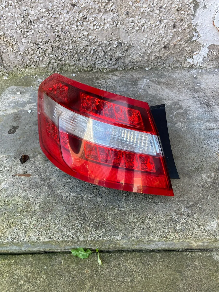 2009-2013 Mercedes-Benz E-Class Taillights (W212) - Image 2