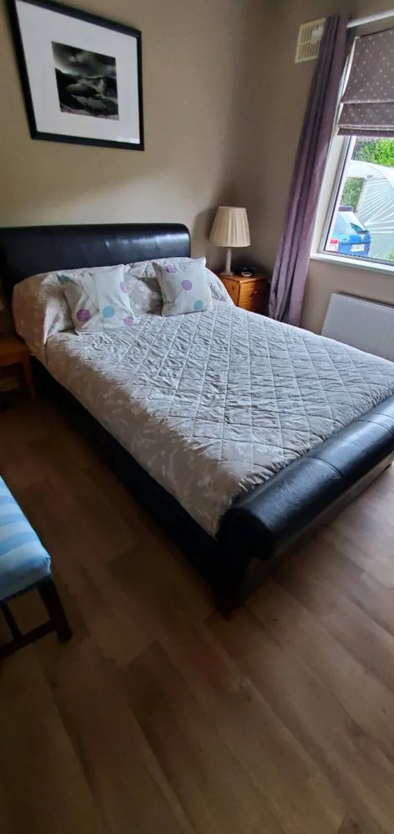 Double bed - Image 1
