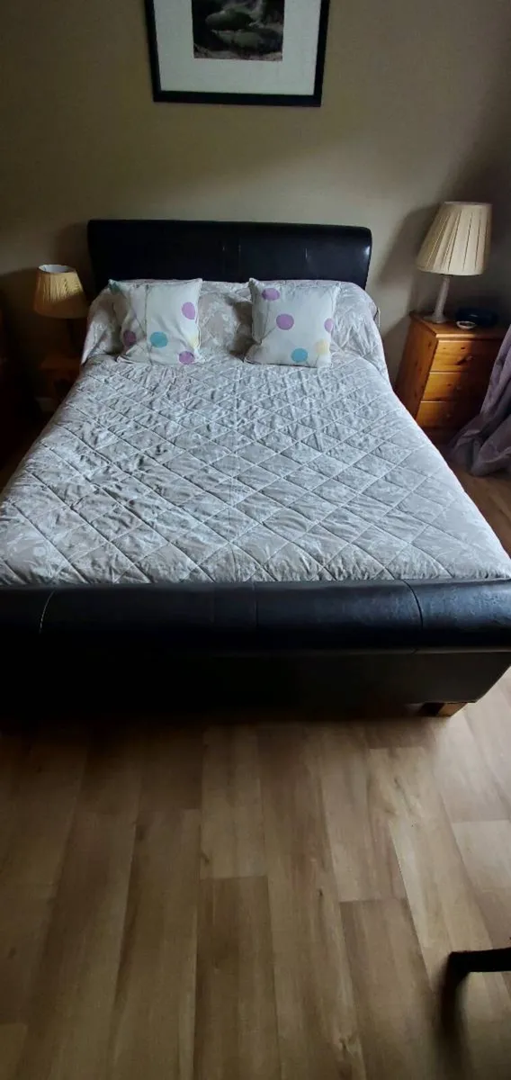 Double bed - Image 2