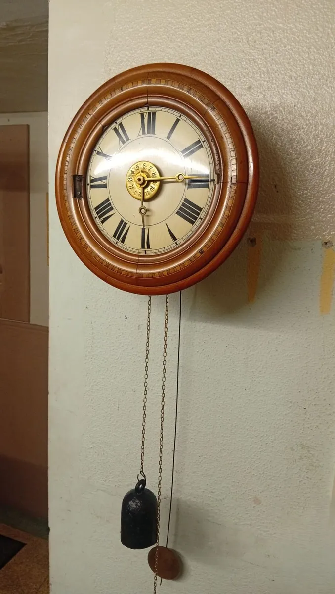 Wall wagger timepiece - Image 3