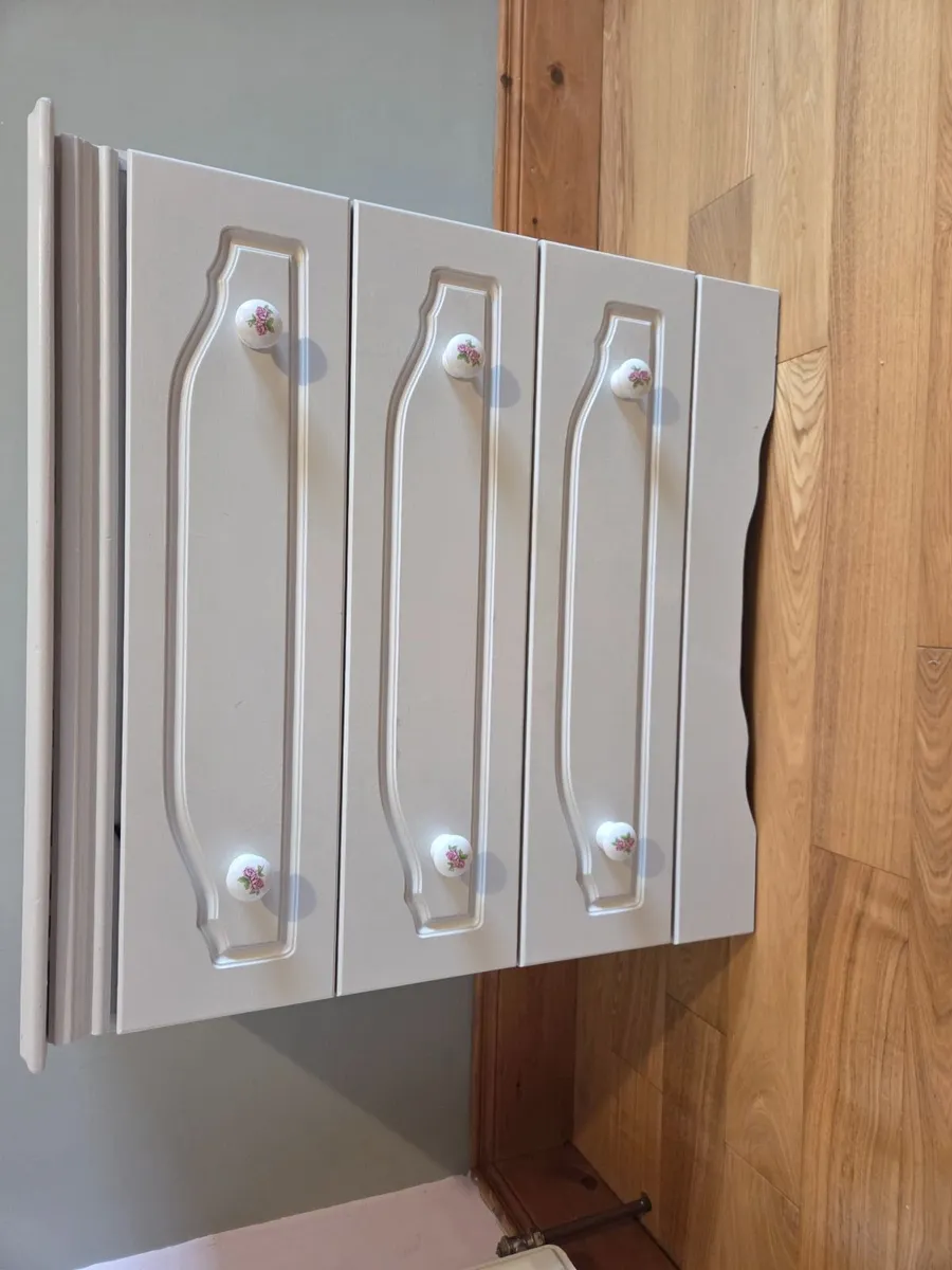 Chest of drawers - Image 1