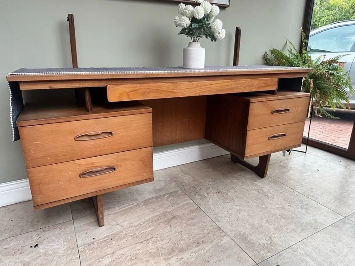 mid century sideboard / dresser - Image 1