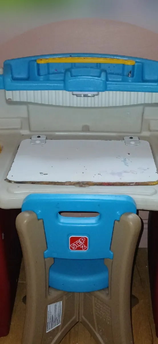 Kids art table - Image 2