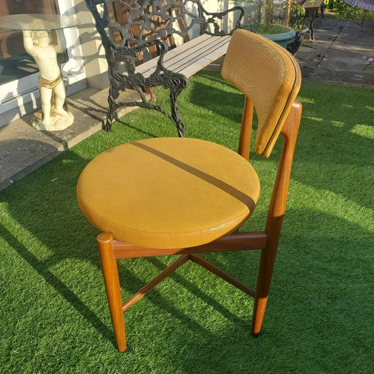 Mid Century G Plan Fresco Disc Dining Room Chairs - Image 3