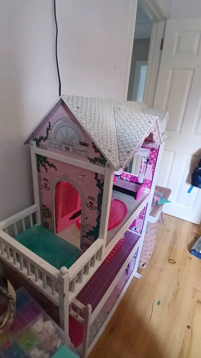 Barbie dolls house - Image 3