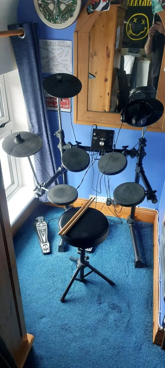 Electronic drum kit for sale - Image 1