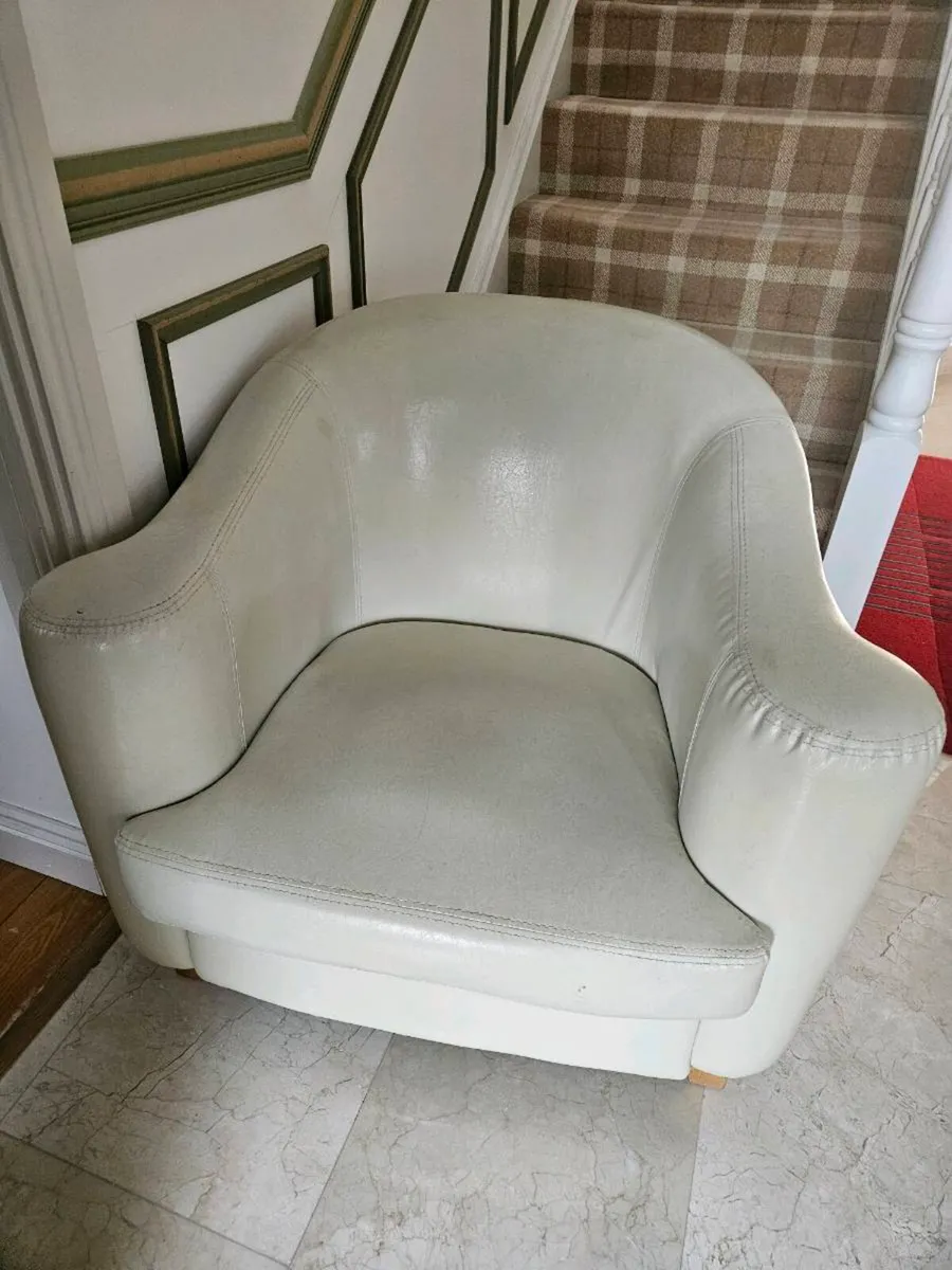 Tub chair