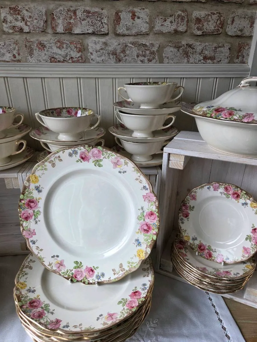 Royal Doulton 10 place setting Dinner Service - Image 2