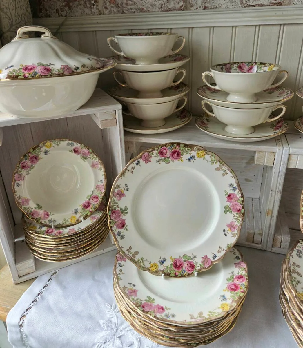 Royal Doulton 10 place setting Dinner Service - Image 3