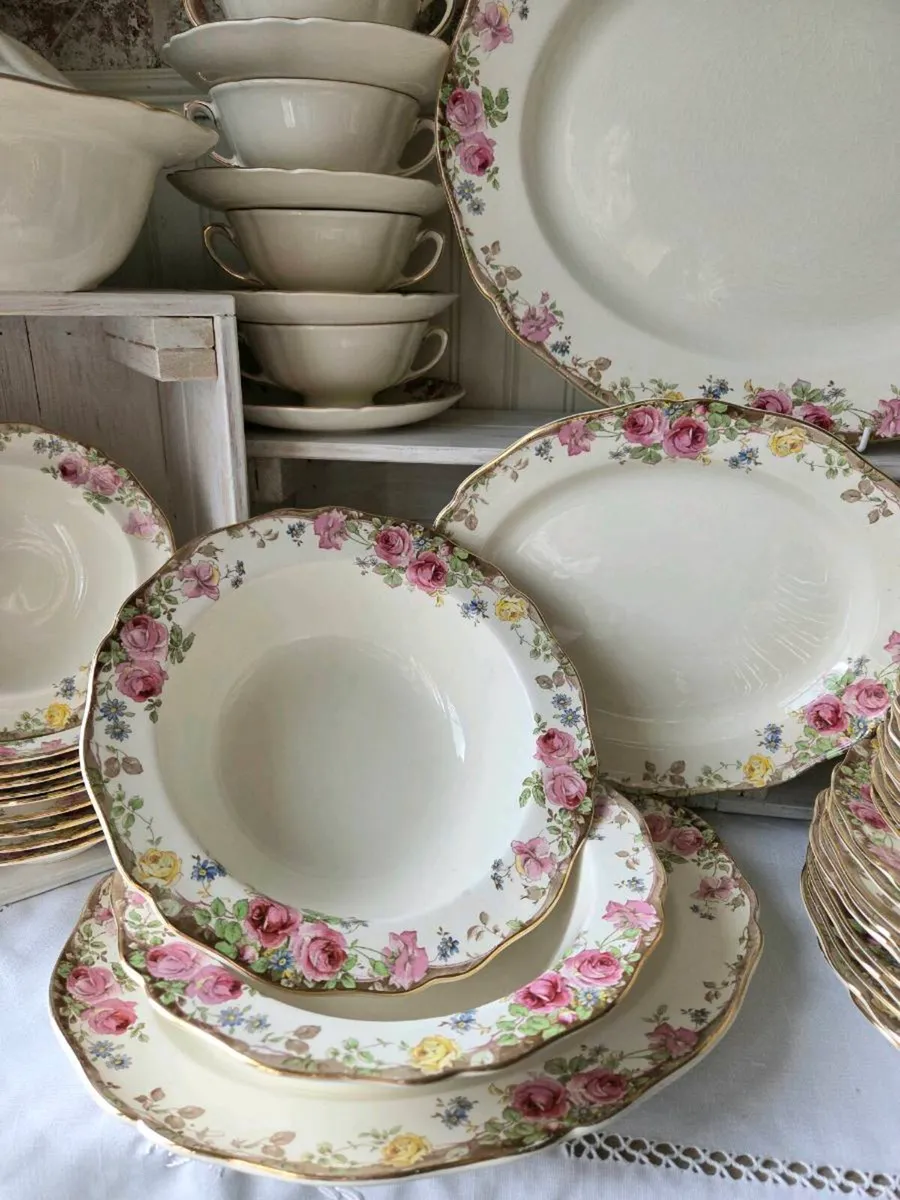 Royal Doulton 10 place setting Dinner Service - Image 4