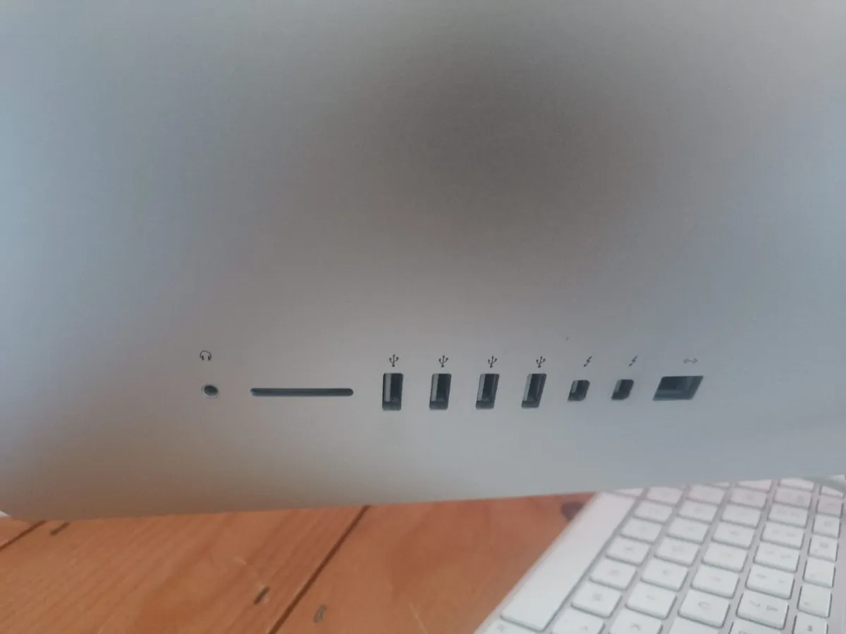 Apple iMac 27" 5K (Mid 2015) – 24GB RAM – 1TB SSD - Image 3
