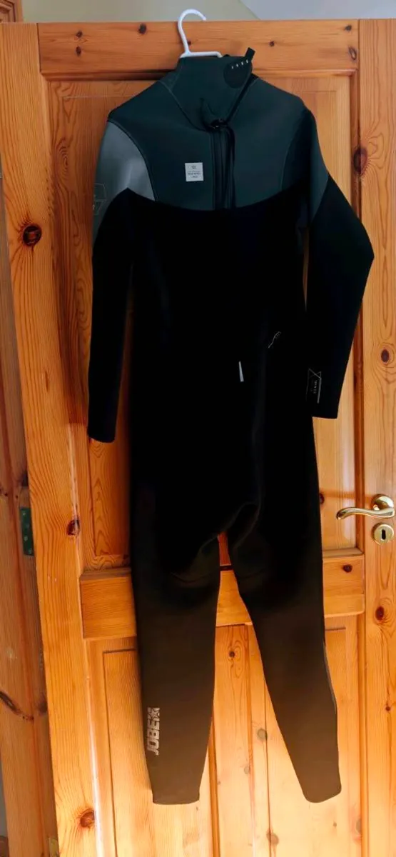 Jobe wetsuit size large adult - Image 1