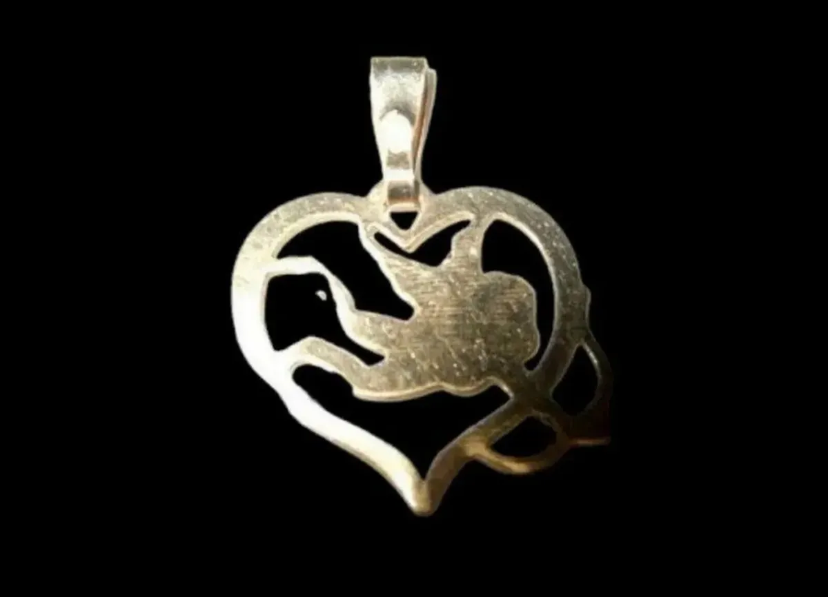 Beautiful 9K Gold Cupid in Heart Pendant - Image 3