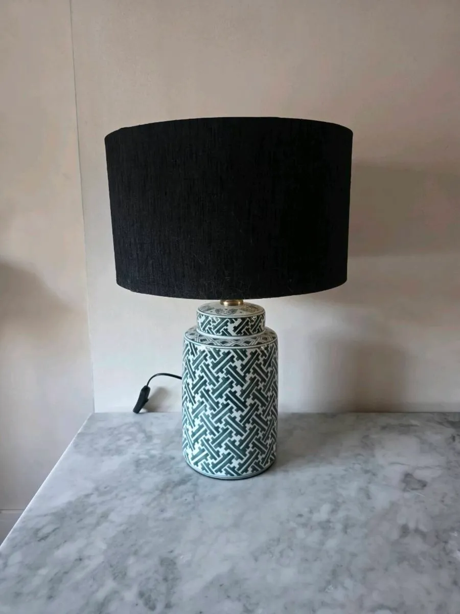 där Lighting Reese Ceramic Table Lamp with Black G - Image 2
