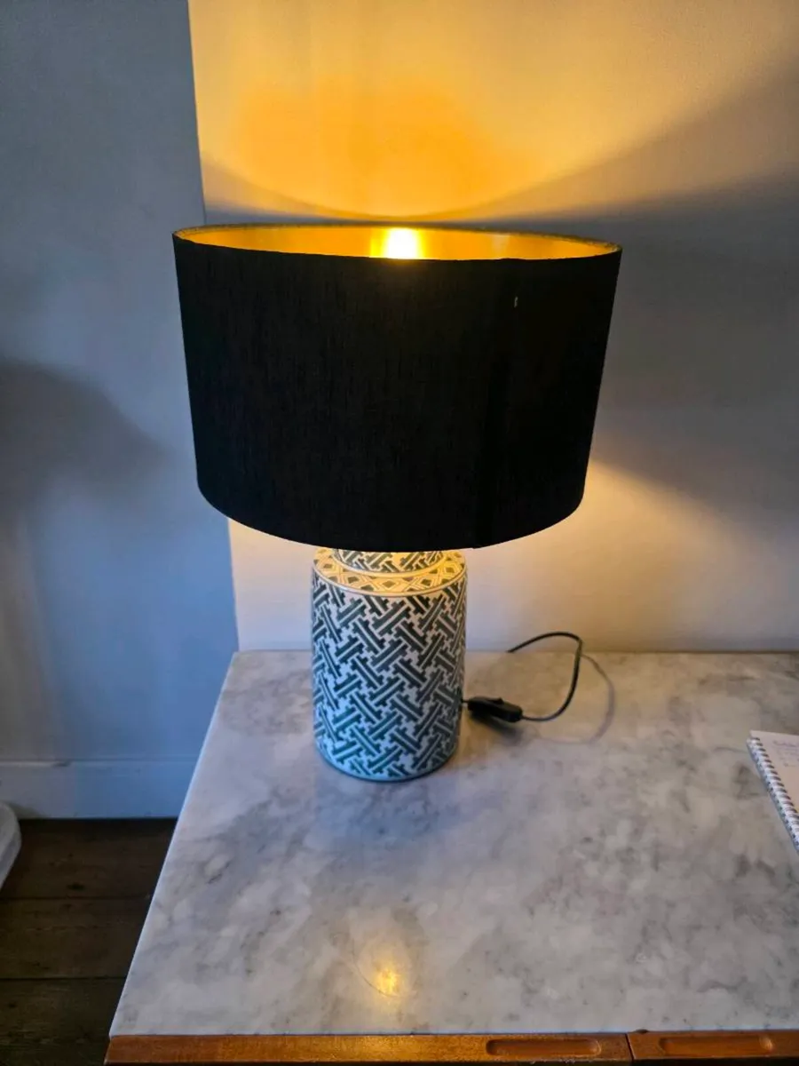 där Lighting Reese Ceramic Table Lamp with Black G - Image 3