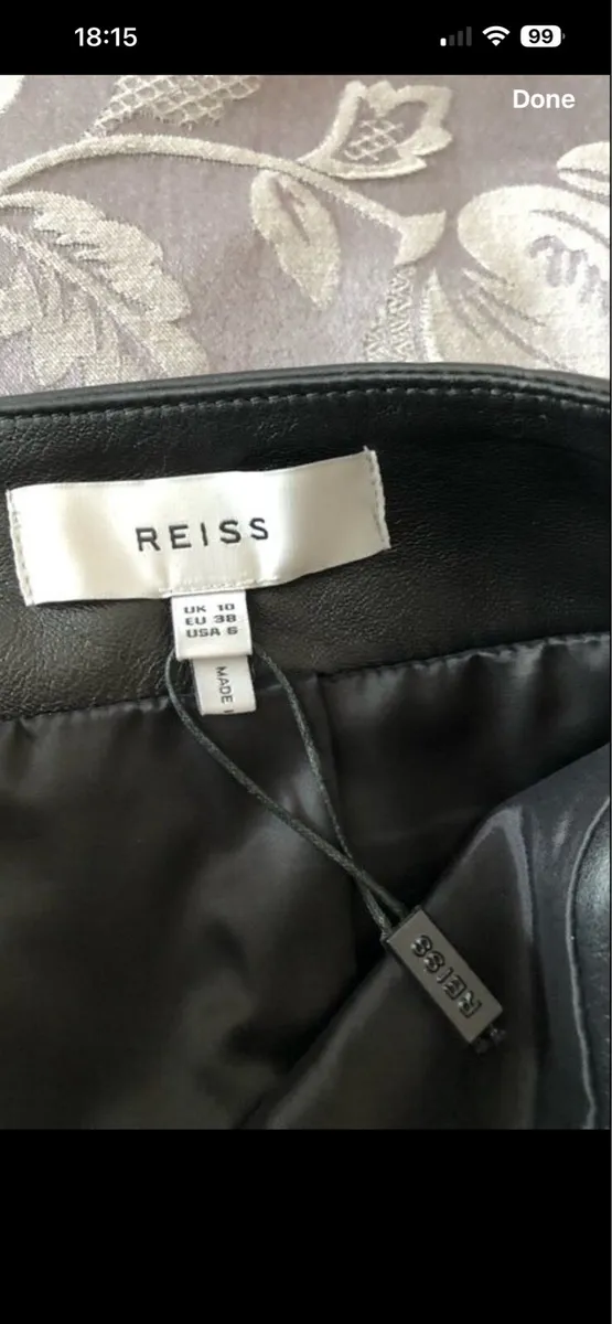 Ladies Reiss leather skirt size 10 €15 - Image 3