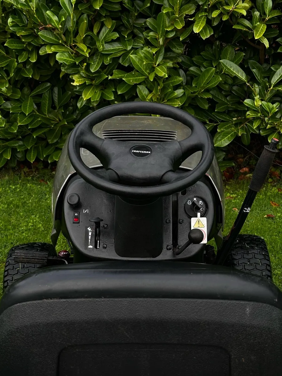 Craftsman lt2000 ride on mower - Image 4