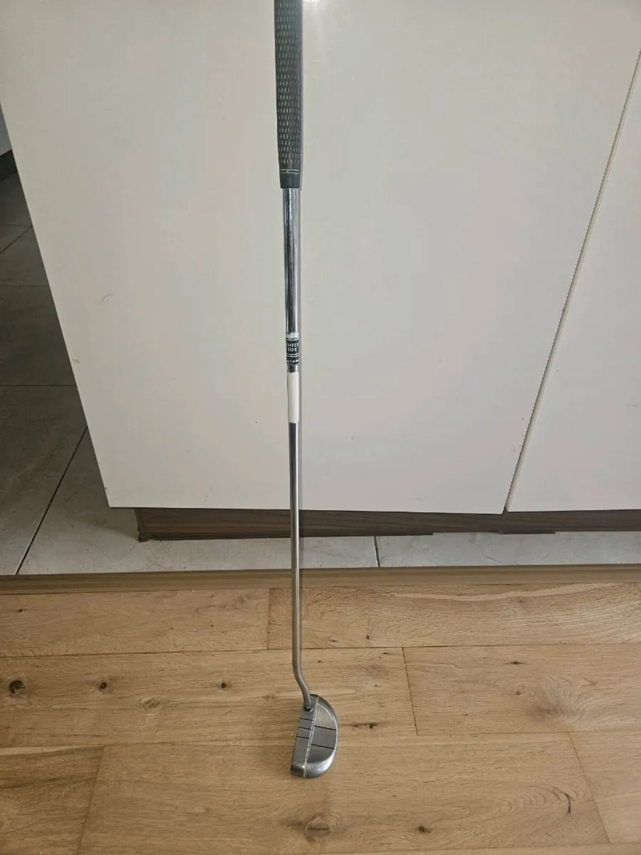 Golf club (putter) - Image 1