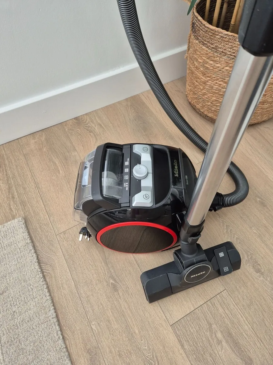 Vacuum Cleaner - Image 3