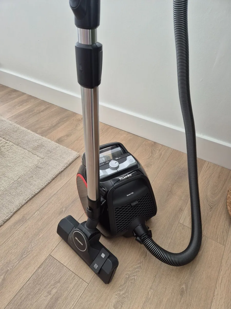 Vacuum Cleaner - Image 2