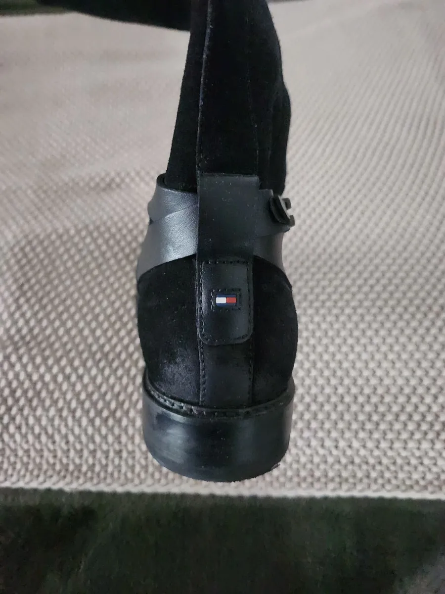 Boots - Image 1