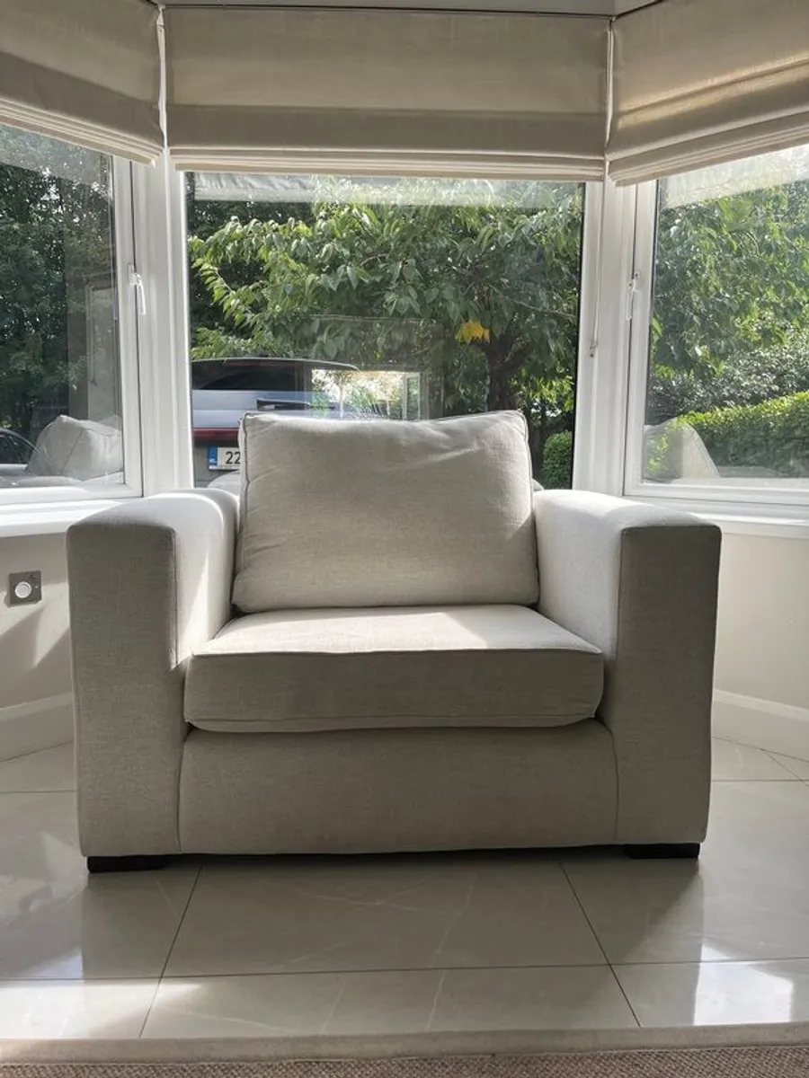 Love Seat - Image 1