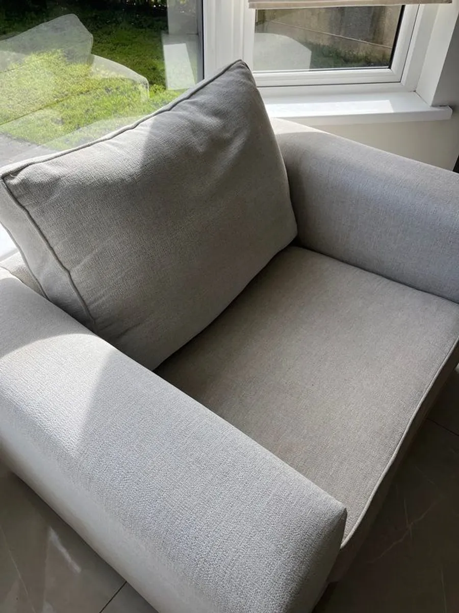 Love Seat - Image 4