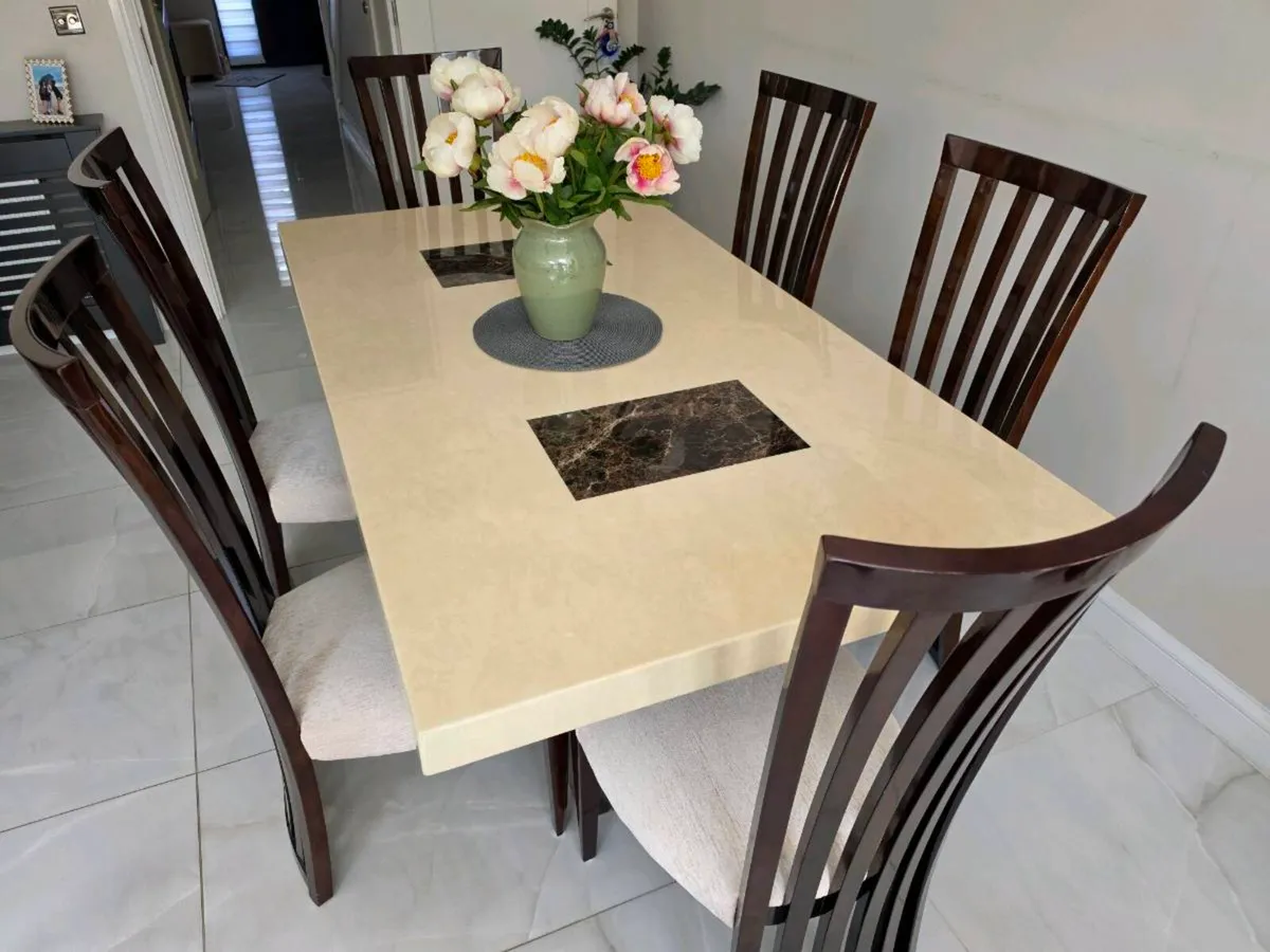 Dining table - Image 1