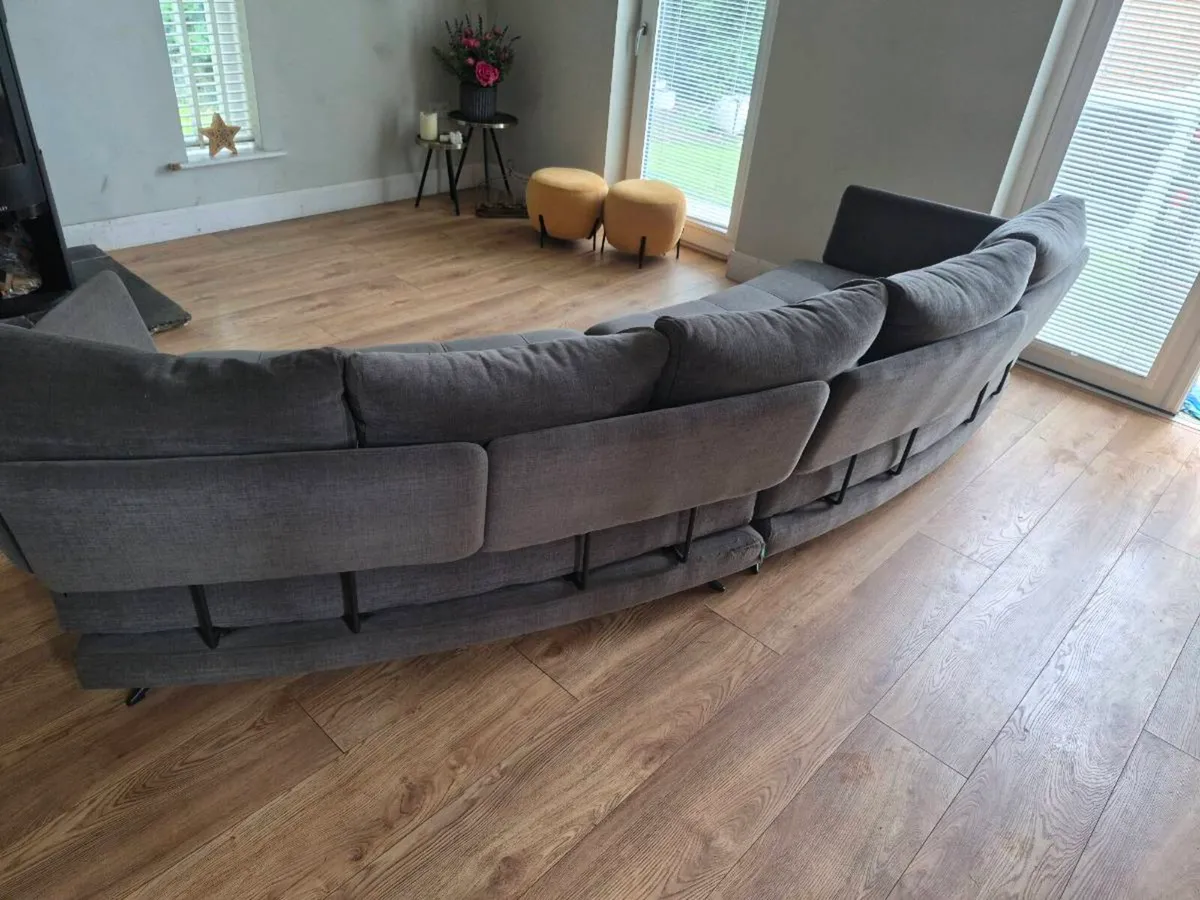 Fama Sofa - Excellent Condition - Image 3