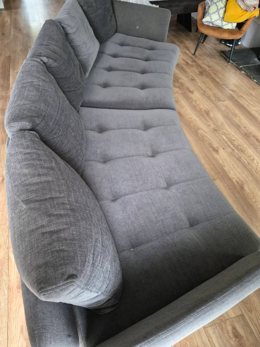 Fama Sofa - Excellent Condition - Image 4