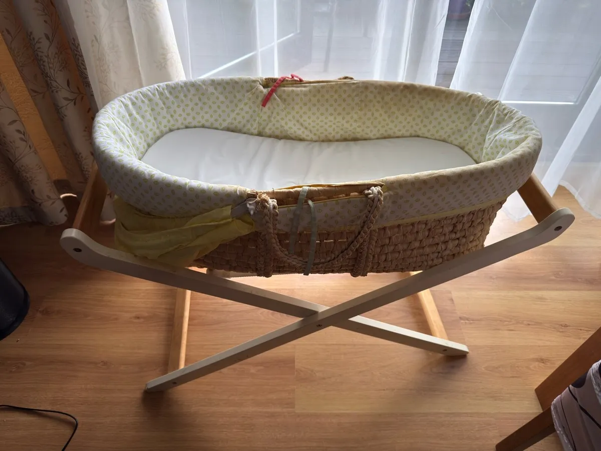 Baby Moses basket with stand - Image 2