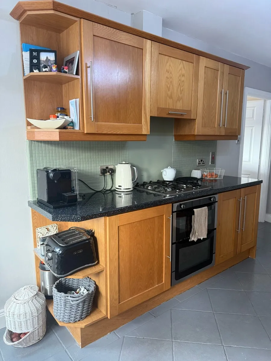 Kitchen with solid wood shaker style doors - Image 2