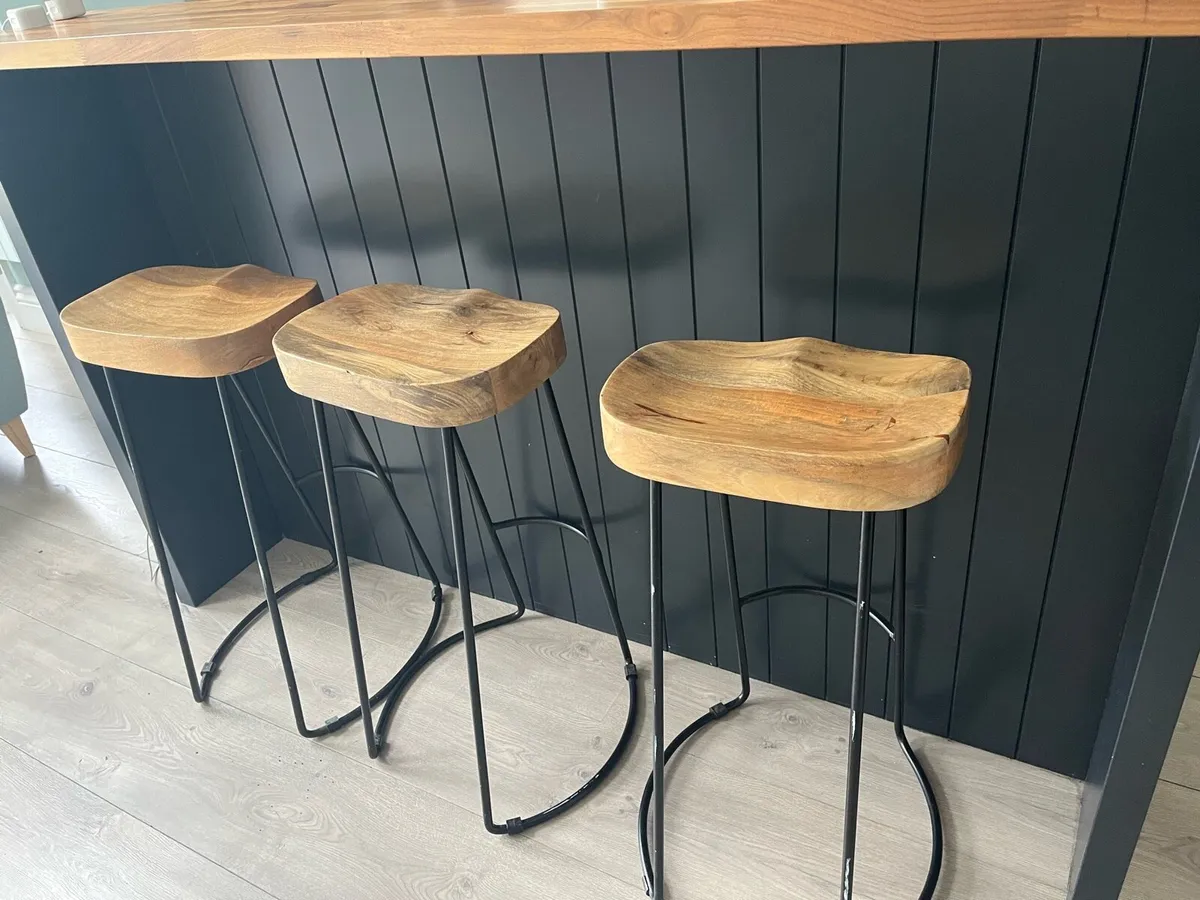 Timber backless stools - Image 1