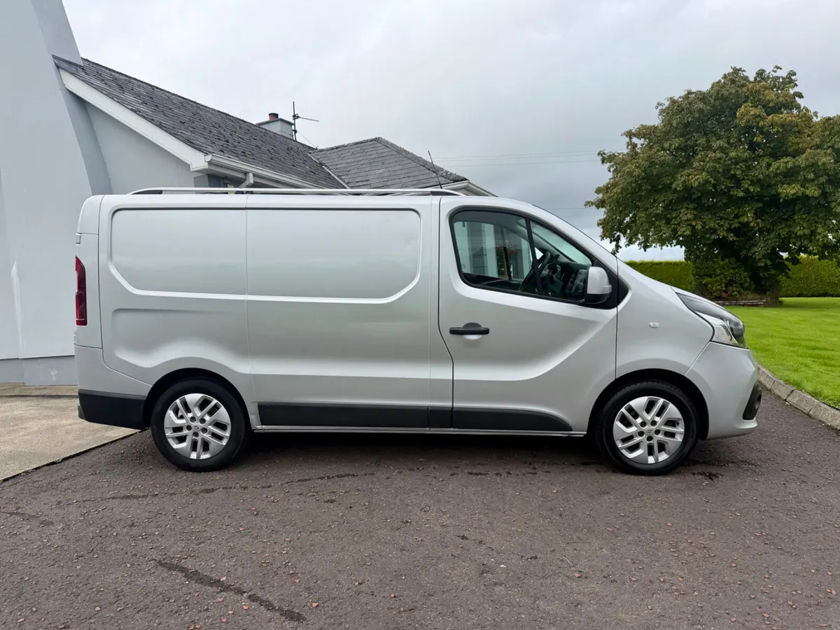 NO VAT 2017 Renault Trafic 1.6 DCI Sport - Image 4